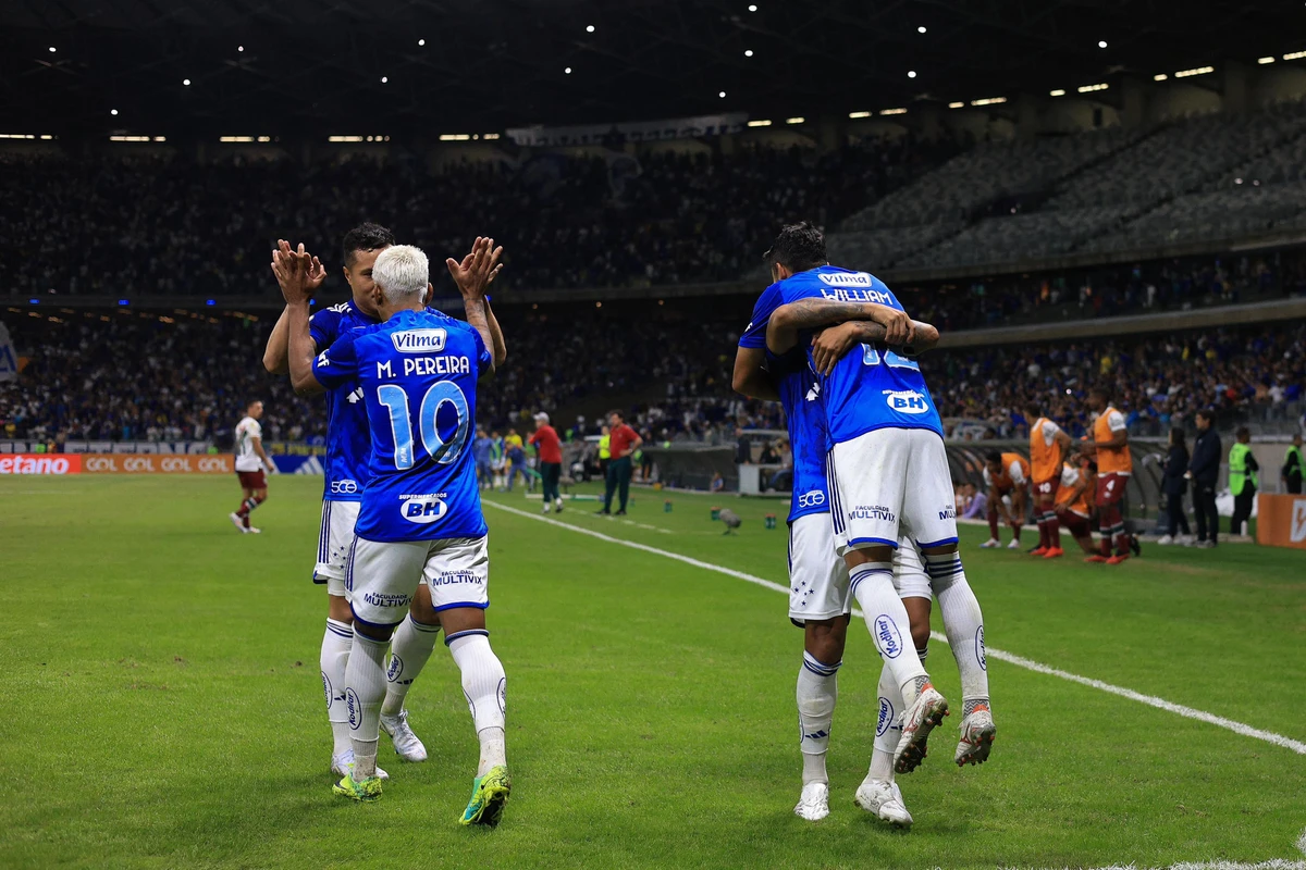 Cruzeiro vence o Fluminense com show de William, quebra tabu e entra no G-6 do Brasileirão