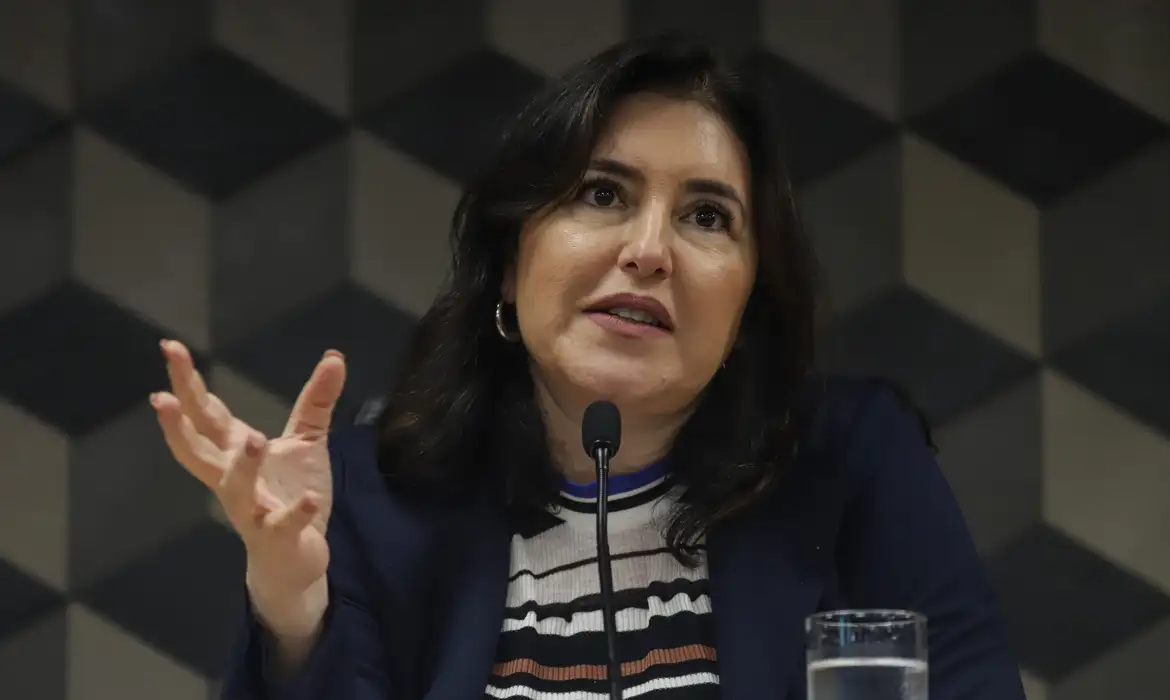 Ministra descarta desvinculação de aposentadorias do salário mínimo