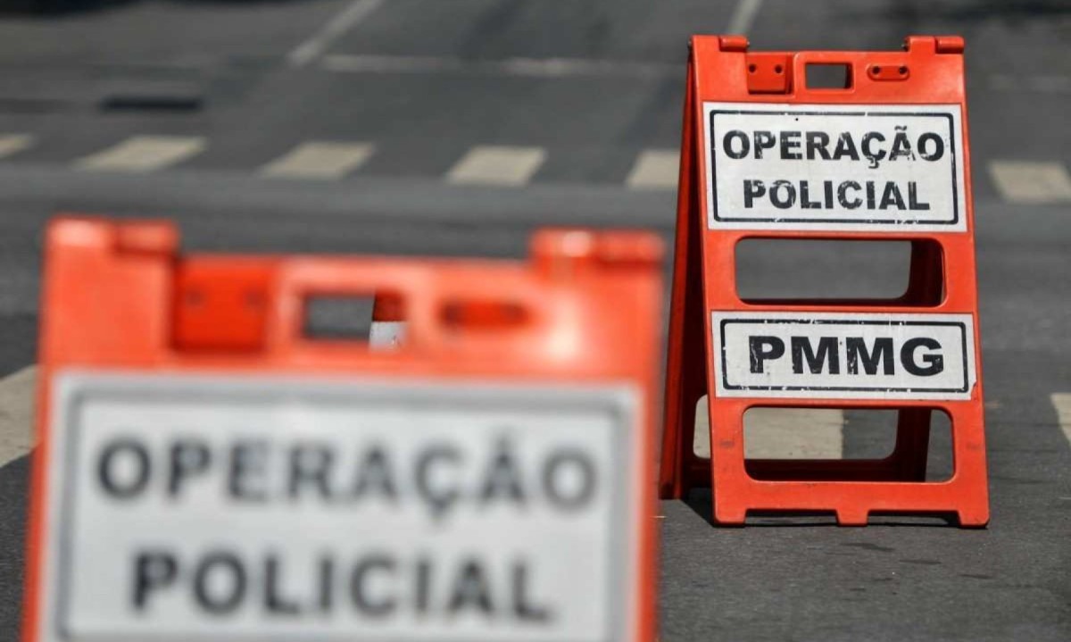 Dupla rouba carro por dívida do tráfico e é presa em Contagem