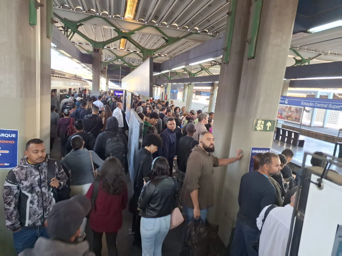 Caos no metrô de BH: obras causam demora, superlotação e deixam passageiros do lado de fora nesta 2ª