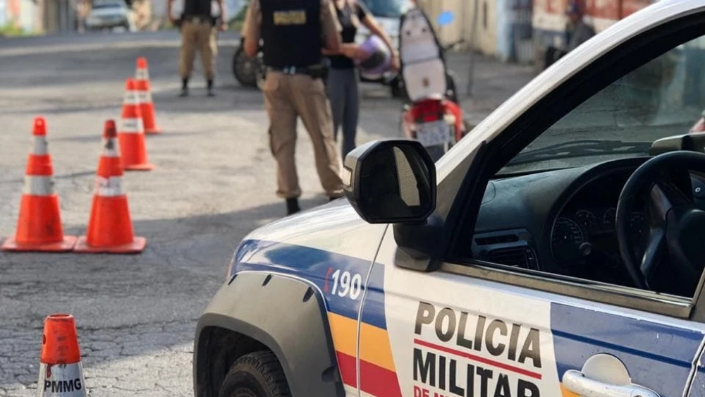 Indústria da multa: documento da PM aponta que policiais são premiados por multar motoristas