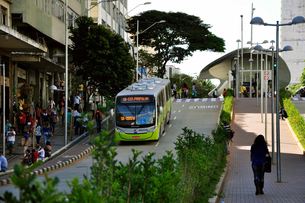 Ônibus gratuito e desvios de trânsito; veja o que muda para se deslocar em BH neste domingo