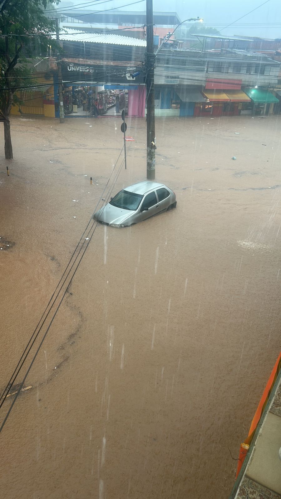 Fortes Chuvas em Belo Horizonte: Bairro Nazaré Sofre com Inundação e Comunidade Cobra Ação das Autoridades