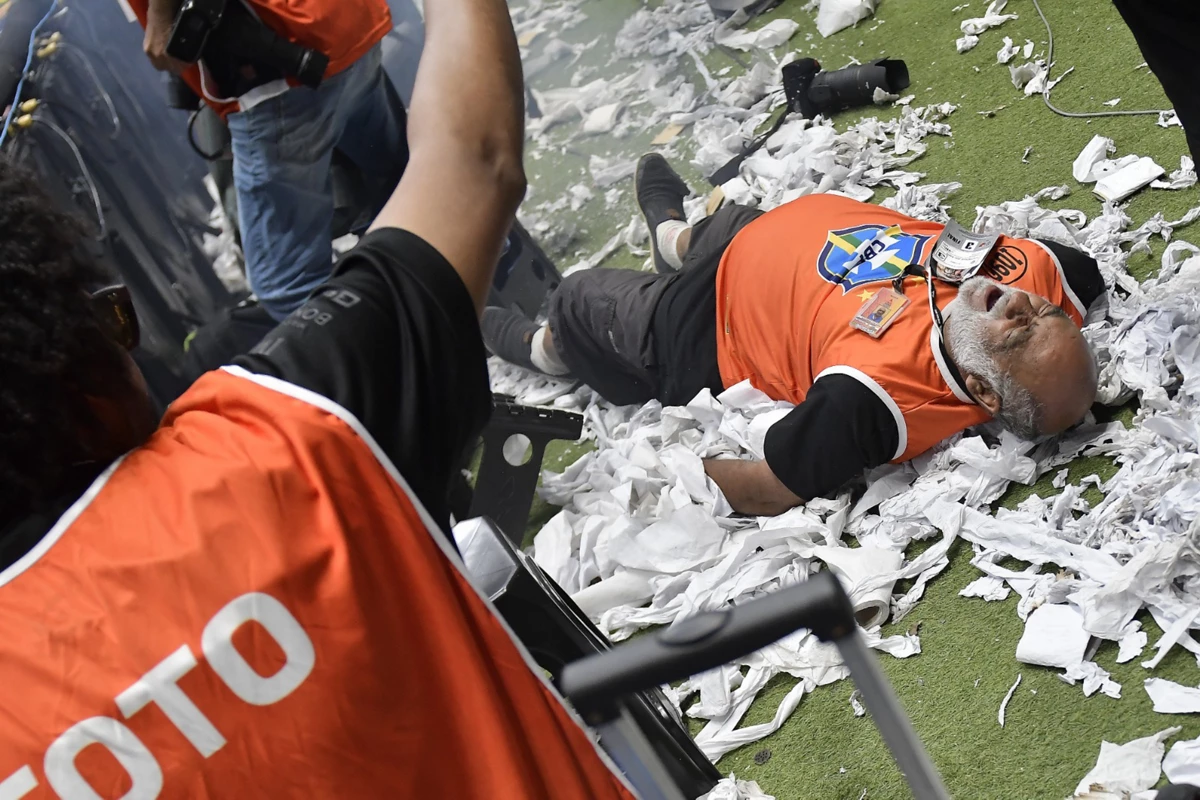 Polícia prende homem que atingiu fotógrafo com bomba na Arena MRV durante final da Copa do Brasil