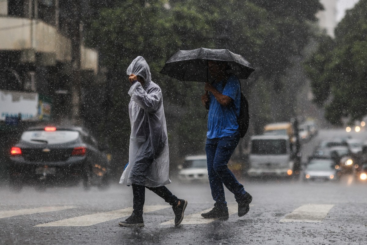 Defesa Civil emite alerta de chuva para Belo Horizonte válido para segunda-feira (4)