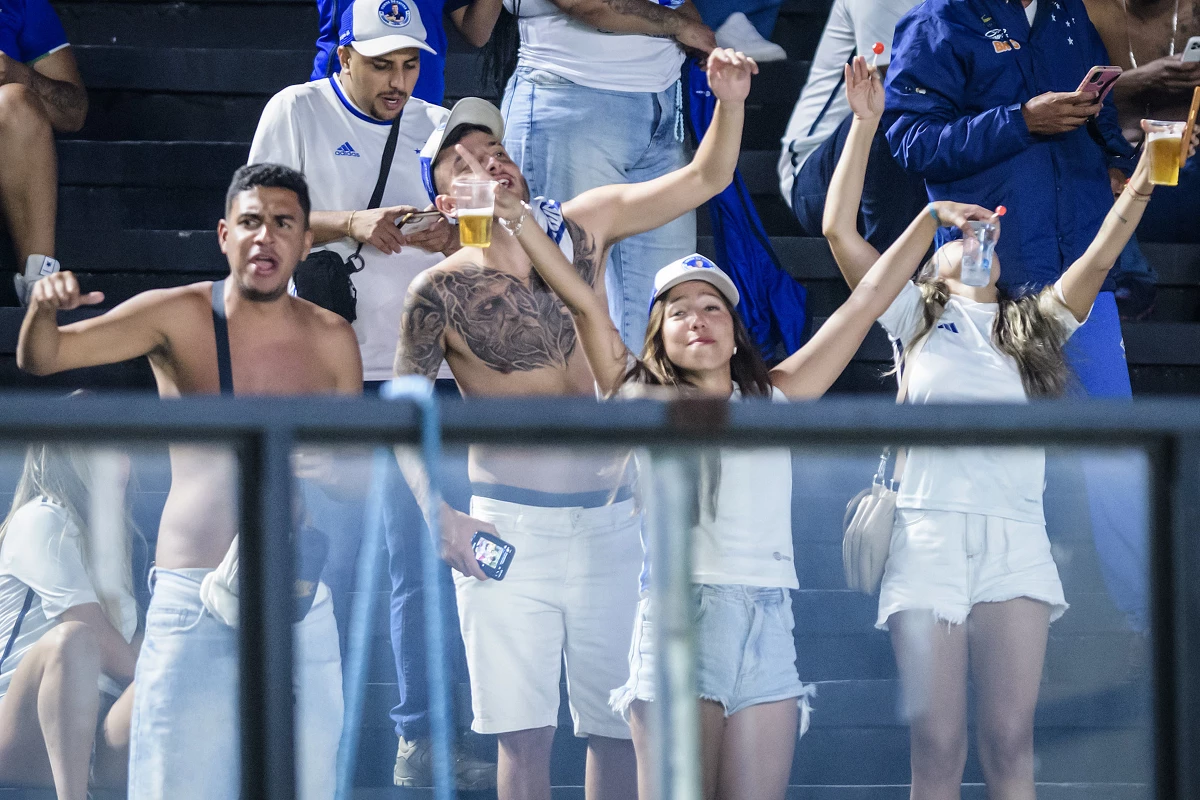 Final entre Cruzeiro e Racing não poderá ter torcedores alcoolizados; entenda