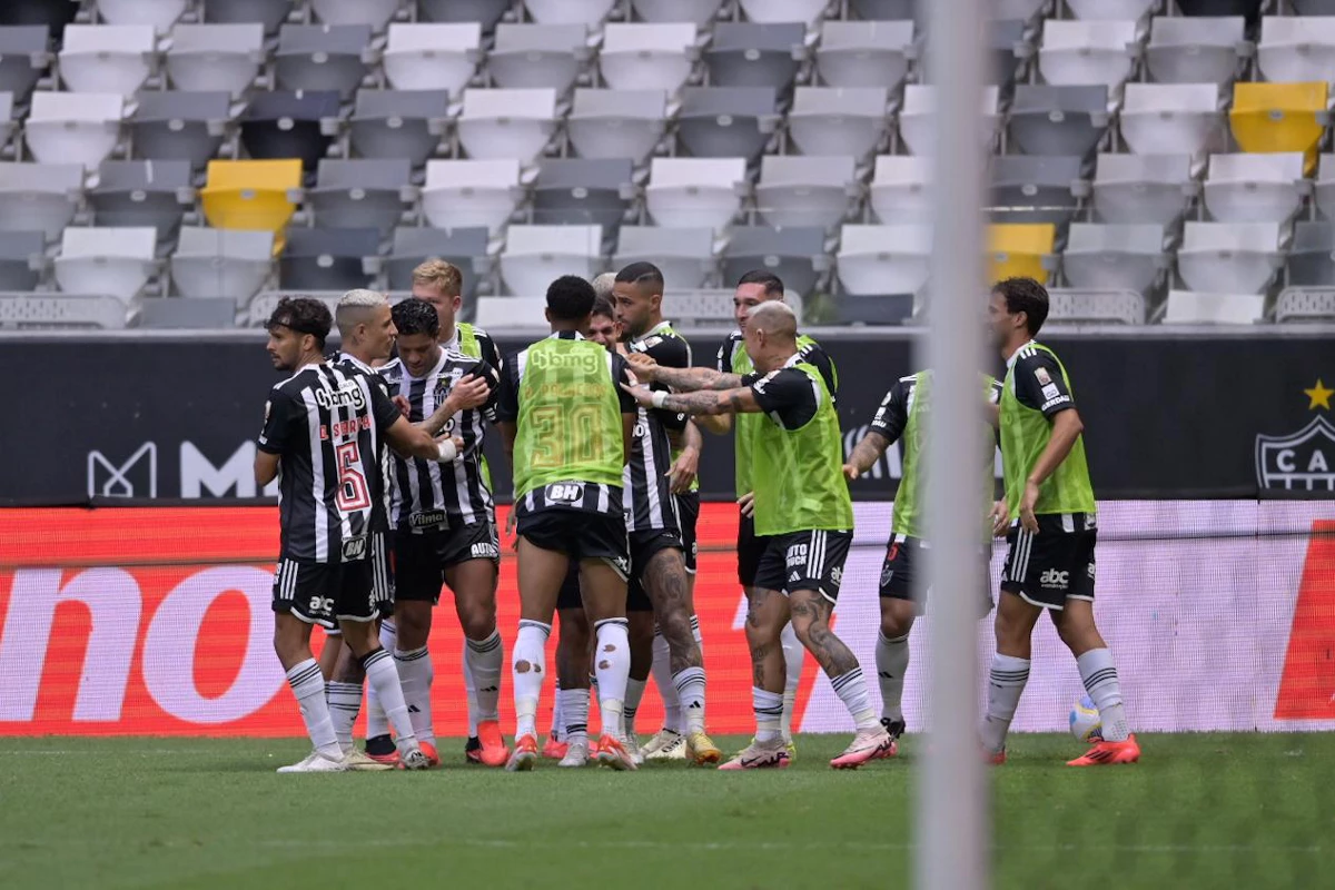 Atlético bate Athletico-PR, escapa do rebaixamento e consegue vaga na Sul-Americana