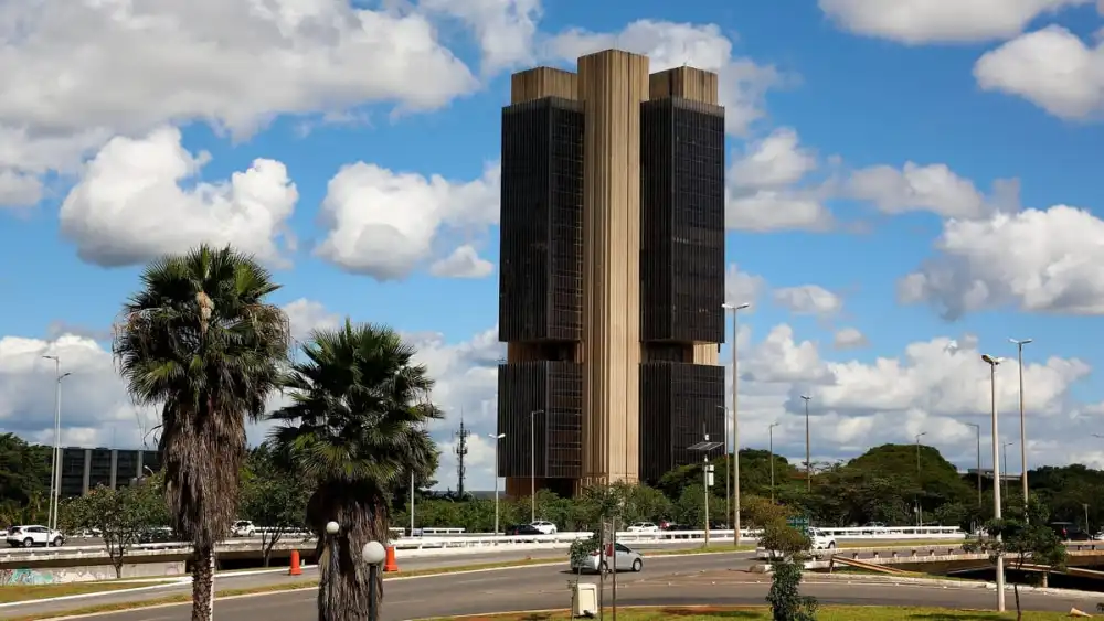 Copom faz última reunião do ano nesta semana e pode subir juros