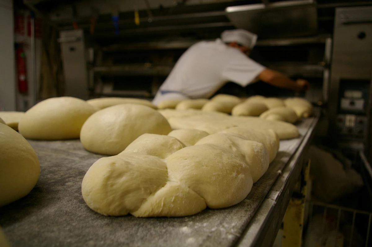 Preços nas padarias devem subir em 2025 com inflação sobre pão e café e falta de funcionários