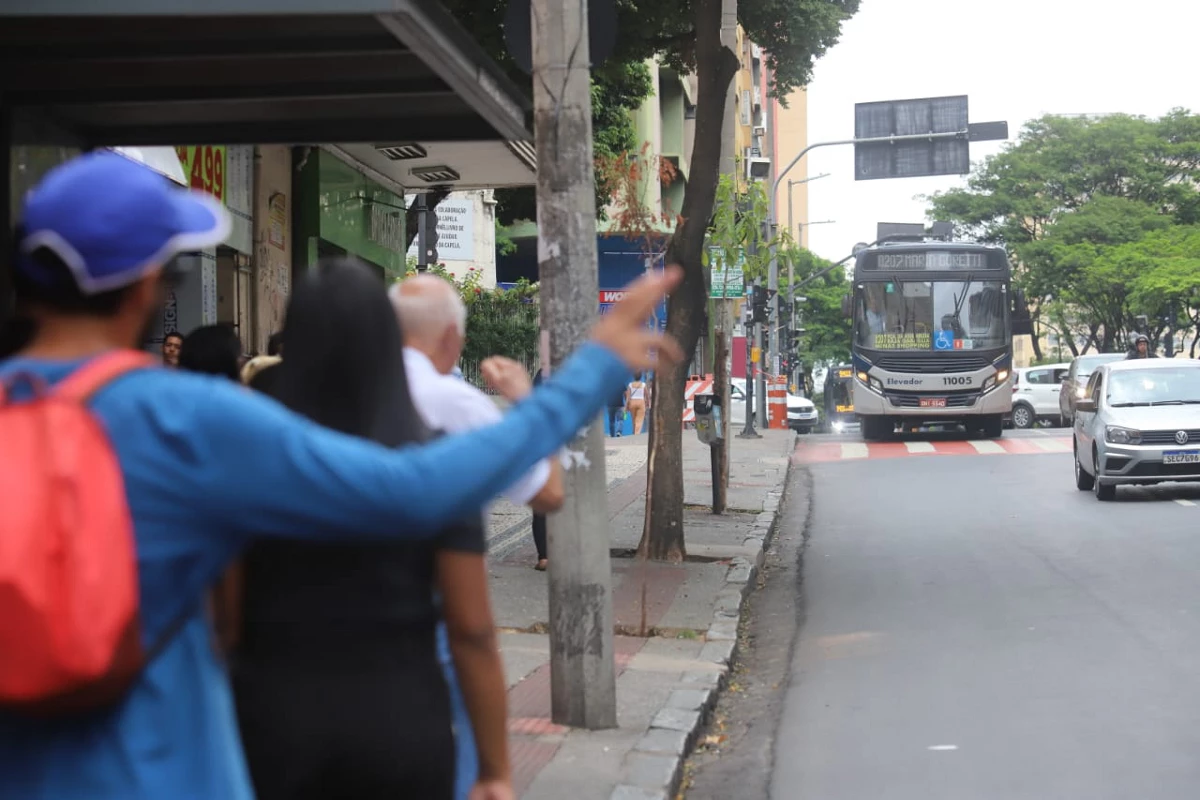 Ônibus de BH passam a circular com horário de férias a partir desta quinta-feira (26)