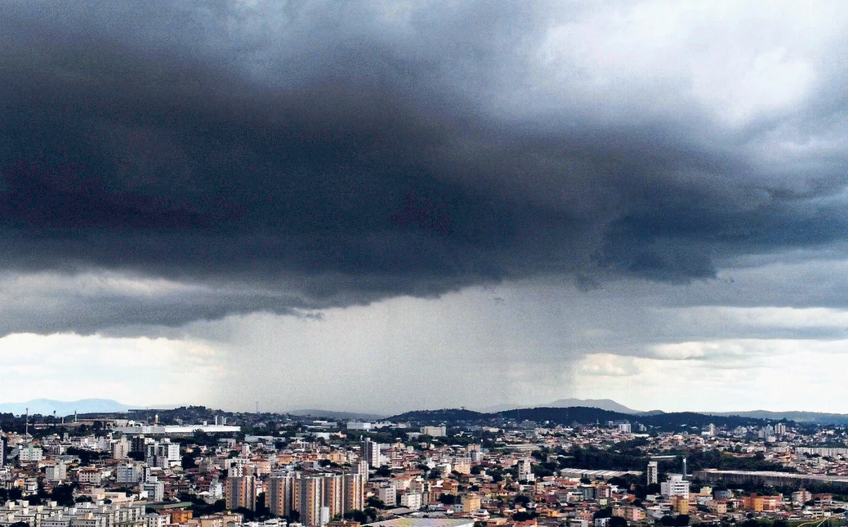 Belo Horizonte encerra a semana com chuva, que é esperada também para o fim de semana