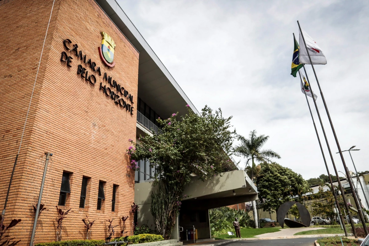 Suplentes tentam derrubar eleitos para ganhar vagas na Câmara de BH